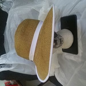 Designer Sun & Sand Hat w white band  1 size  $28+